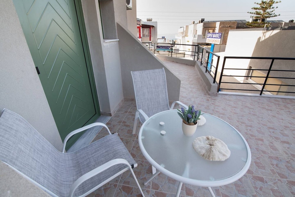 Del Mar Apartments in Stalis — Hotel building in Stalida