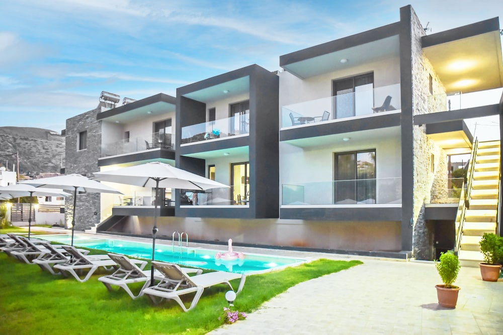 Del Mar Apartments in Stalis — Swimming pool in Stalida