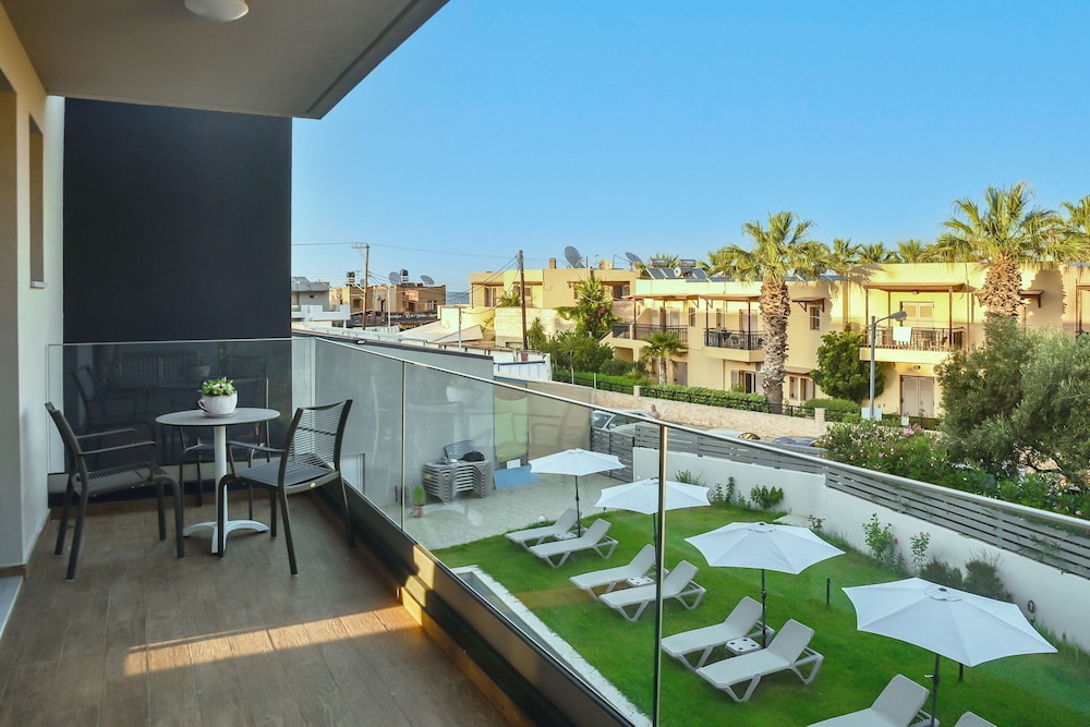 Del Mar Apartments in Stalis — Hotel building in Stalida