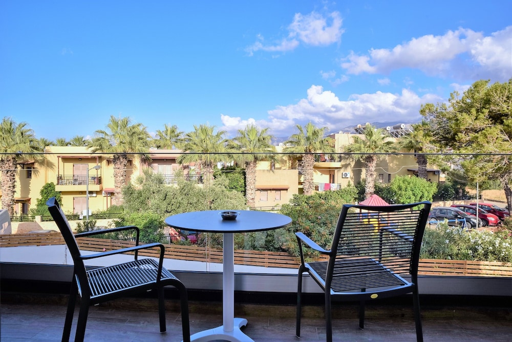 Del Mar Apartments in Stalis — Hotel building in Stalida