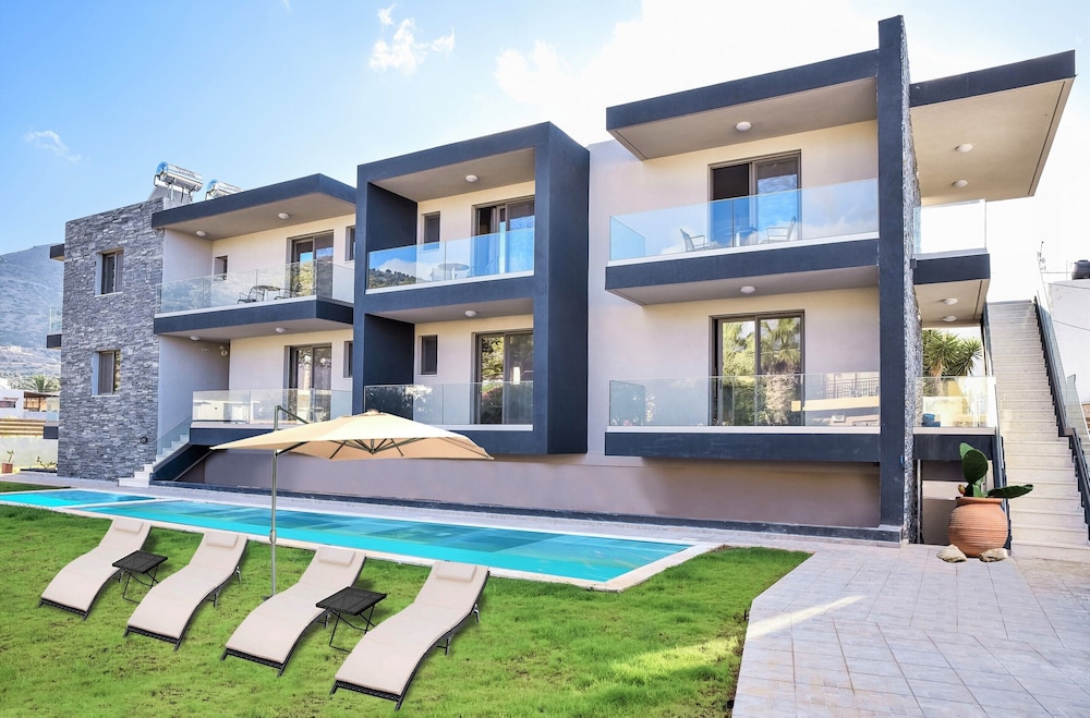 Del Mar Apartments in Stalis — Swimming pool in Stalida