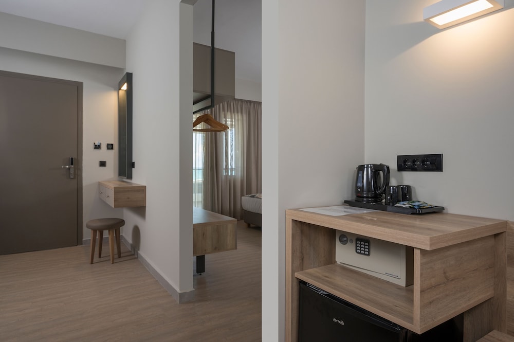 Mare Blue & Suites — Rooms in Georgioupolis