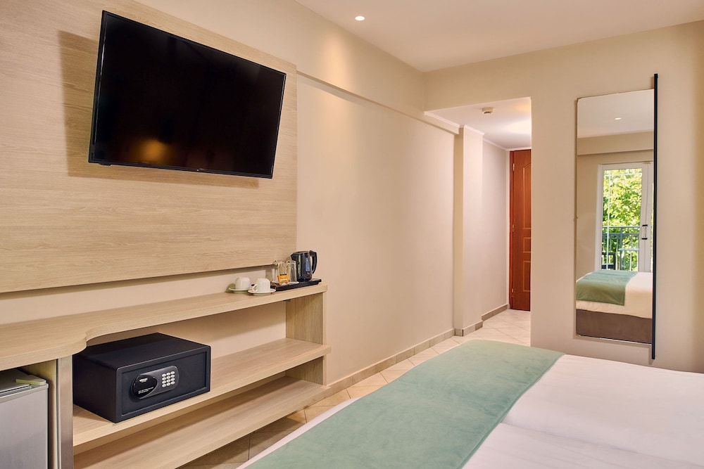 Tsilivi Beach Hotel — Hotel rooms in Tsilivi, Ionian Islands