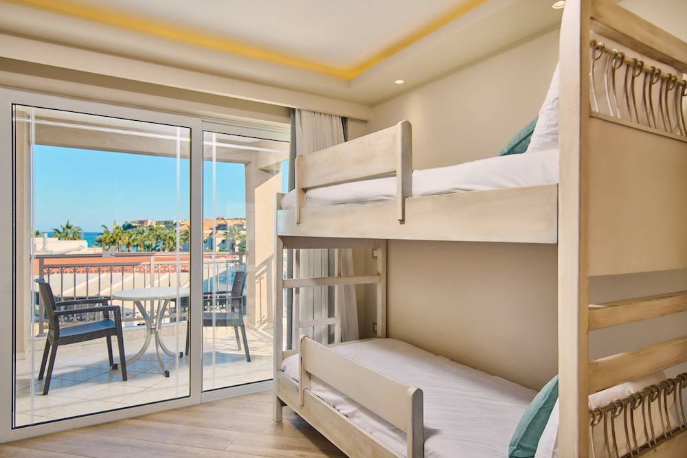 Tsilivi Beach Hotel — Hotel rooms in Tsilivi, Ionian Islands