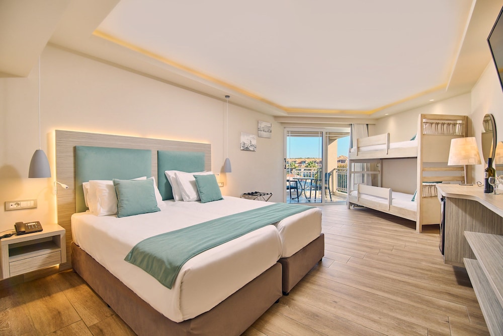 Tsilivi Beach Hotel — Hotel rooms in Tsilivi, Ionian Islands