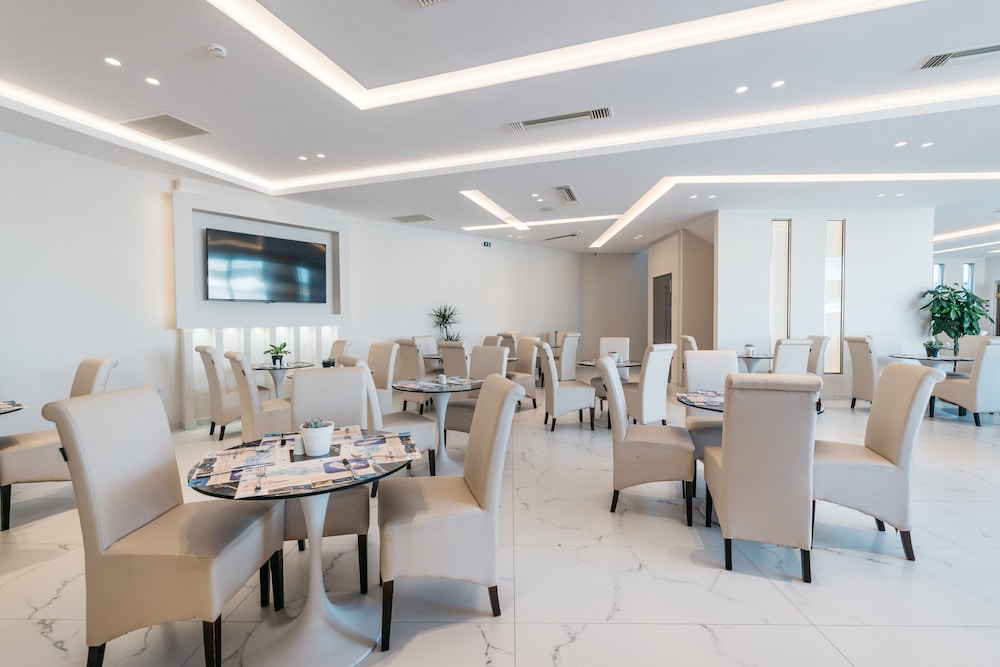 Tesoro Hotel Zakynthos — Restaurant & bars in Tsilivi, Ionian Islands