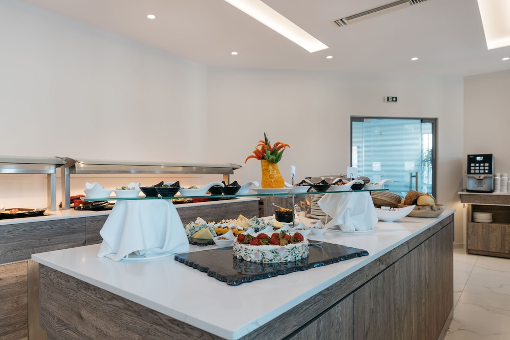 Tesoro Hotel Zakynthos — Restaurant & bars in Tsilivi, Ionian Islands