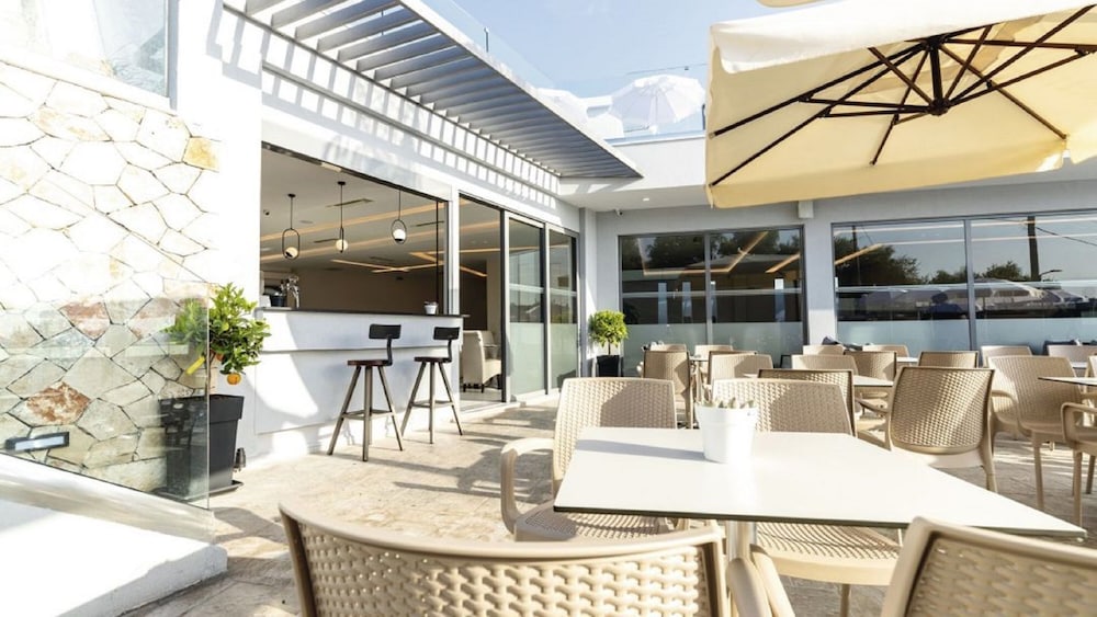 Tesoro Hotel Zakynthos — Restaurant & bars in Tsilivi, Ionian Islands