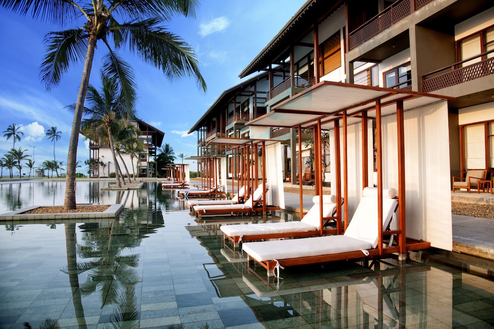 Anantaya Resort and Spa Chilaw — Swimming pool in Chilaw
