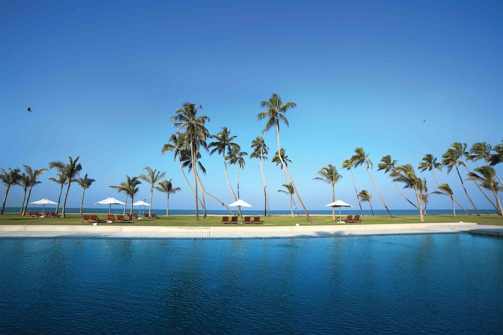 Anantaya Resort and Spa Chilaw — Swimming pool in Chilaw