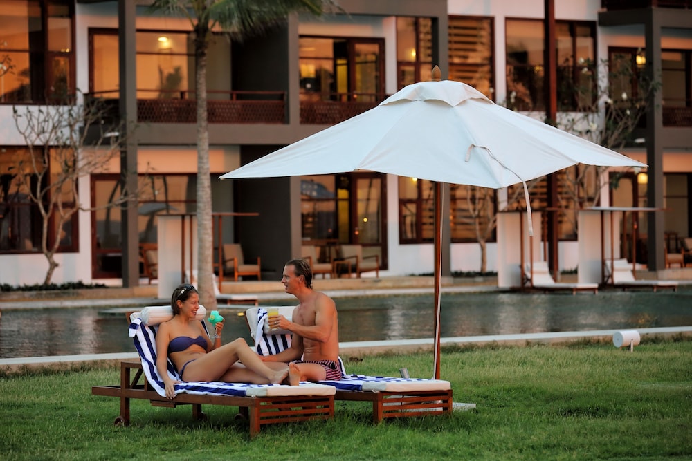 Anantaya Resort and Spa Chilaw — Swimming pool in Chilaw