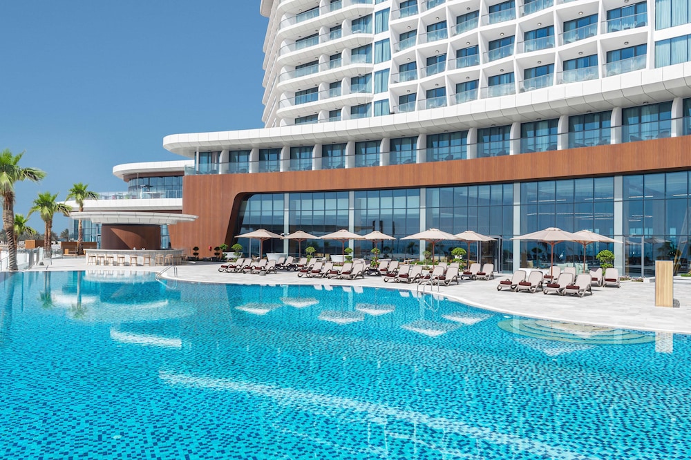 Hampton by Hilton Marjan Island — Swimming pool in Ras al Khaimah