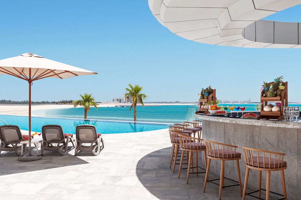 Hampton by Hilton Marjan Island — Restaurant & bars in Ras al Khaimah
