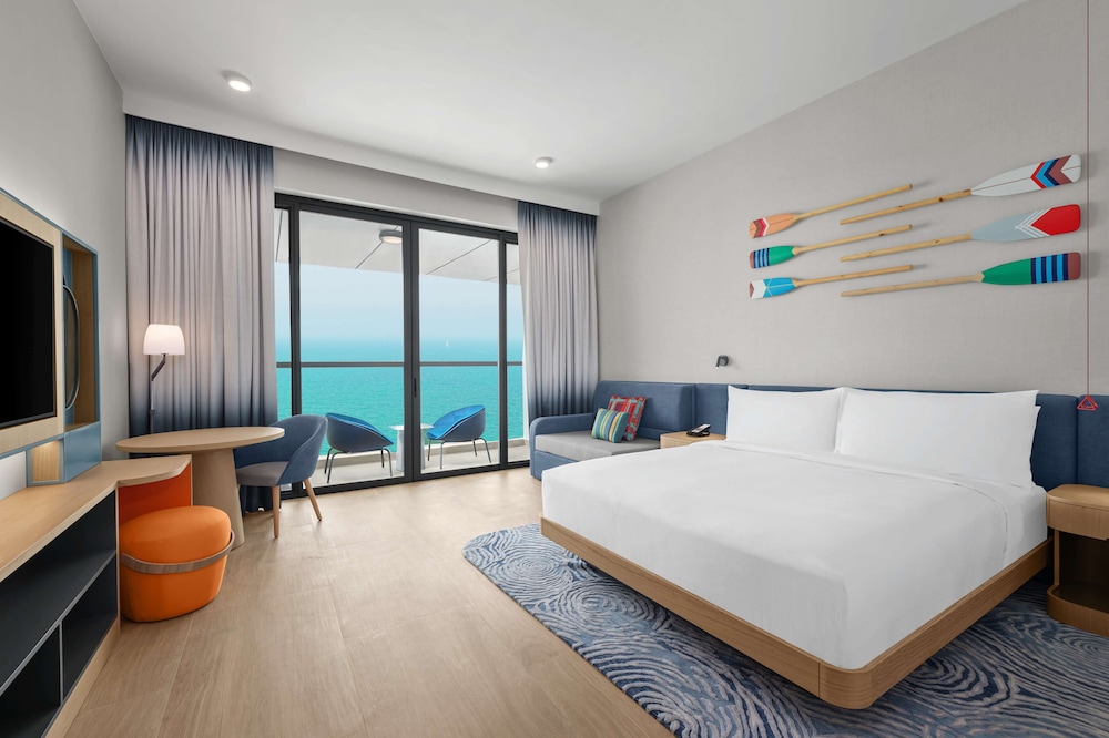 Hampton by Hilton Marjan Island — Hotel rooms in Ras al Khaimah