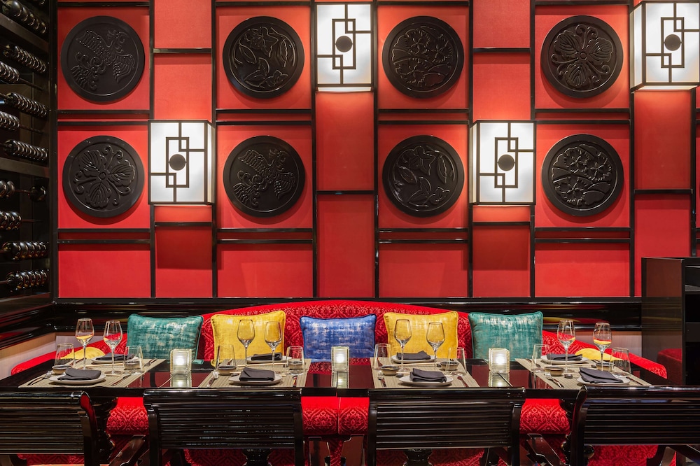 Hampton by Hilton Marjan Island — Restaurant & bars in Ras al Khaimah