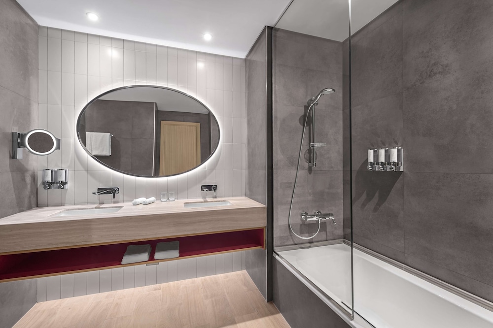 Hampton by Hilton Marjan Island — Hotel rooms in Ras al Khaimah