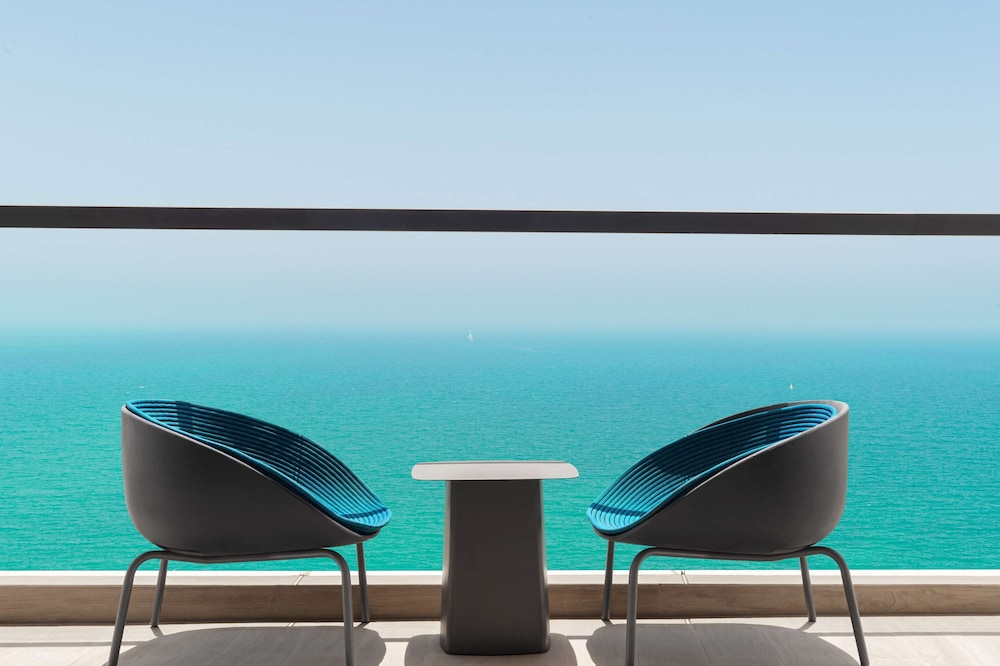 Hampton by Hilton Marjan Island — Hotel rooms in Ras al Khaimah