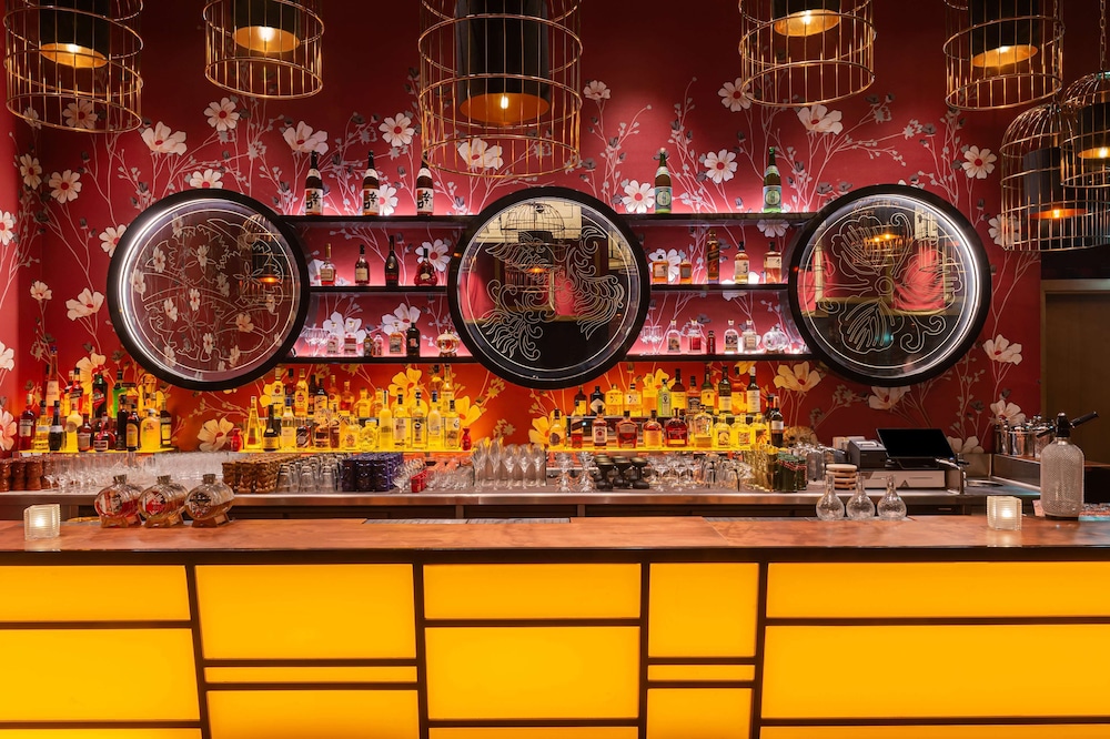 Hampton by Hilton Marjan Island — Restaurant & bars in Ras al Khaimah
