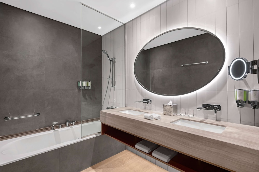 Hampton by Hilton Marjan Island — Hotel rooms in Ras al Khaimah
