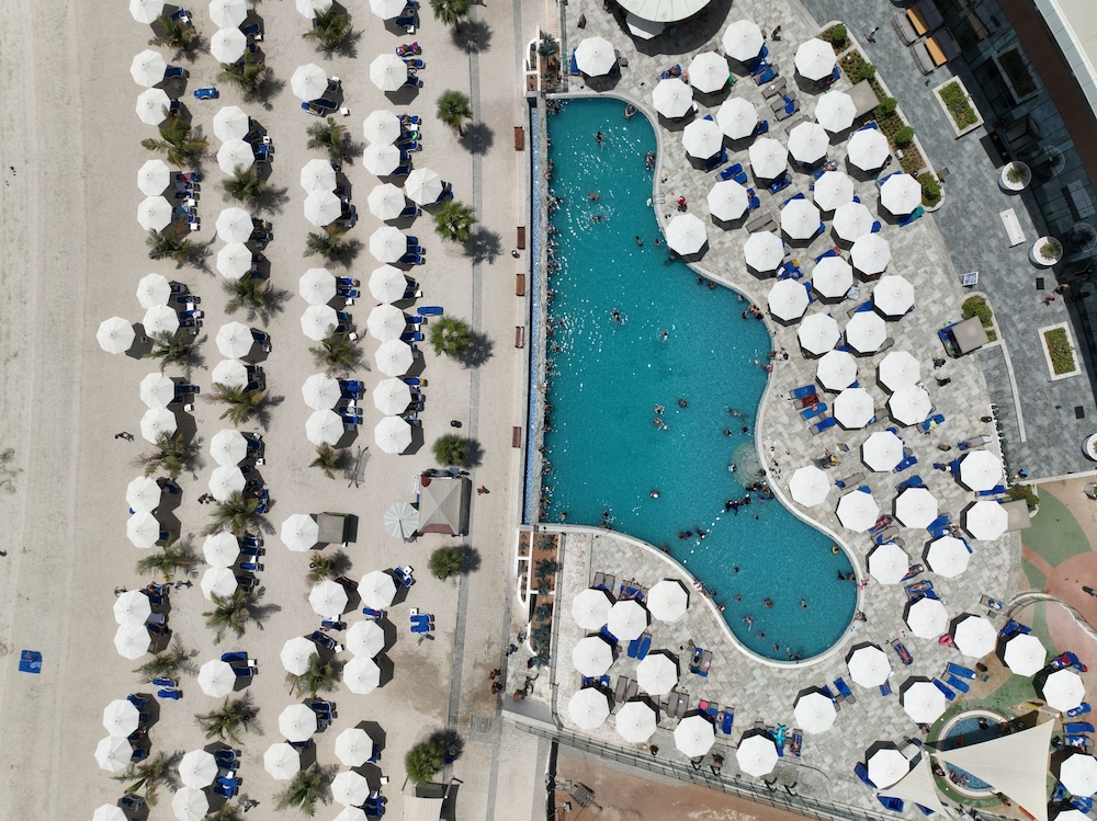Hampton by Hilton Marjan Island — Swimming pool in Ras al Khaimah