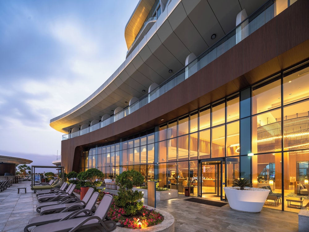 Hampton by Hilton Marjan Island — Hotel building in Ras al Khaimah