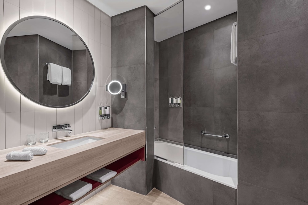 Hampton by Hilton Marjan Island — Hotel rooms in Ras al Khaimah