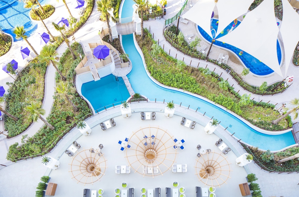 Centara Mirage Beach Resort Dubai — Swimming pool in Dubai