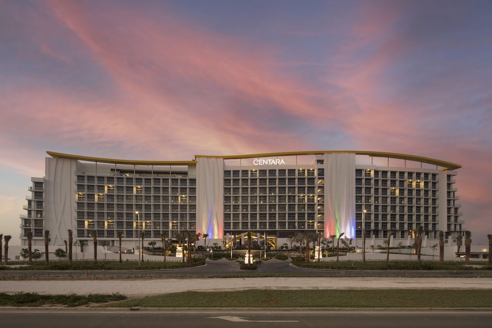 Centara Mirage Beach Resort Dubai — Hotel building in Dubai