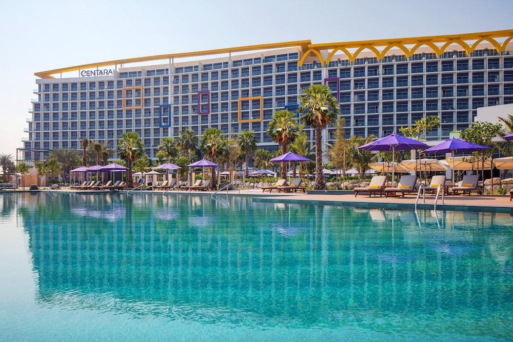 Centara Mirage Beach Resort Dubai — Swimming pool in Dubai