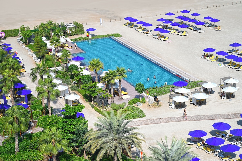 Centara Mirage Beach Resort Dubai — Swimming pool in Dubai