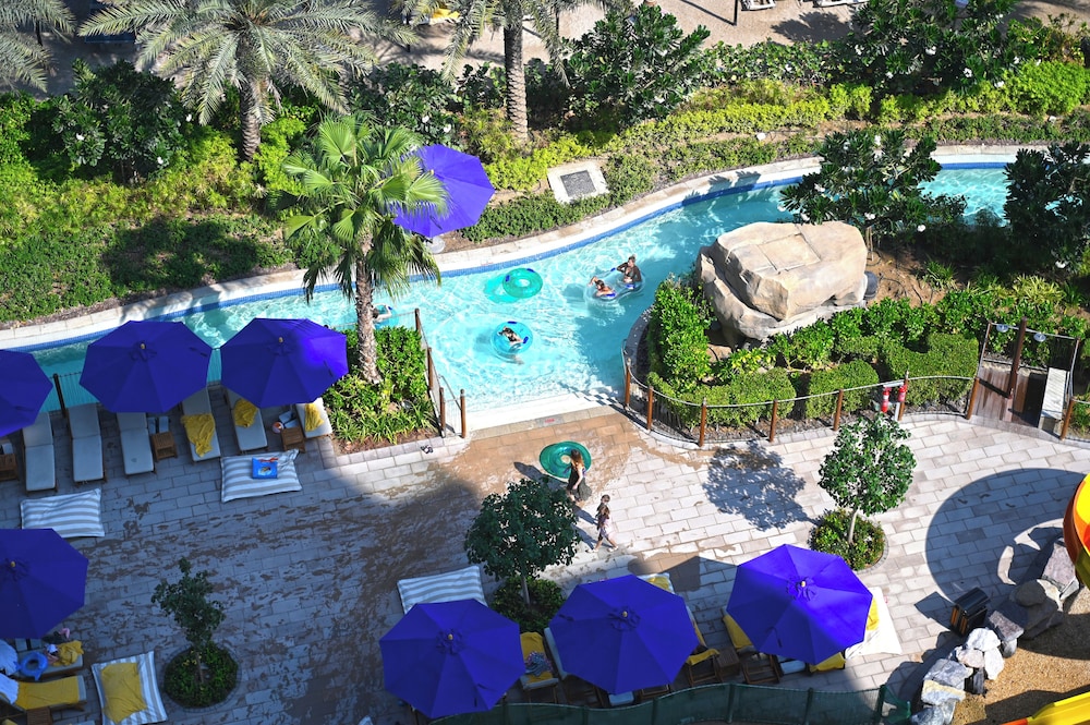Centara Mirage Beach Resort Dubai — Swimming pool in Dubai