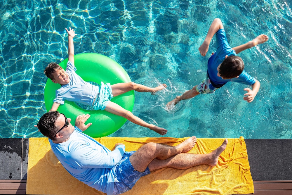 Centara Mirage Beach Resort Dubai — Swimming pool in Dubai