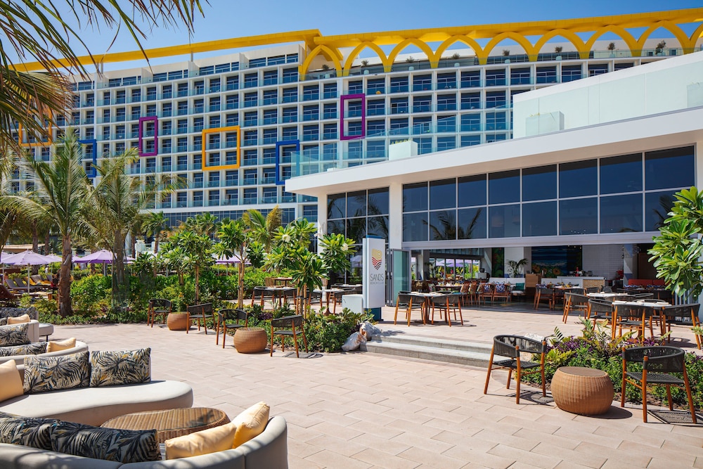 Centara Mirage Beach Resort Dubai — Hotel building in Dubai