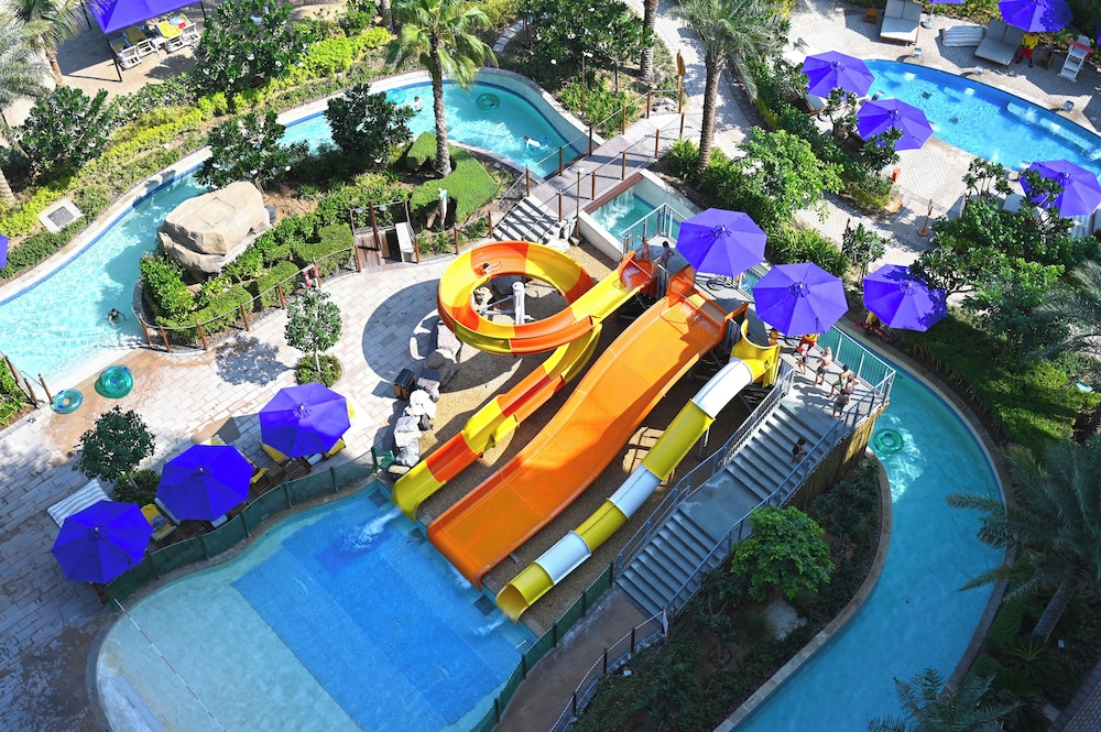 Centara Mirage Beach Resort Dubai — Swimming pool in Dubai