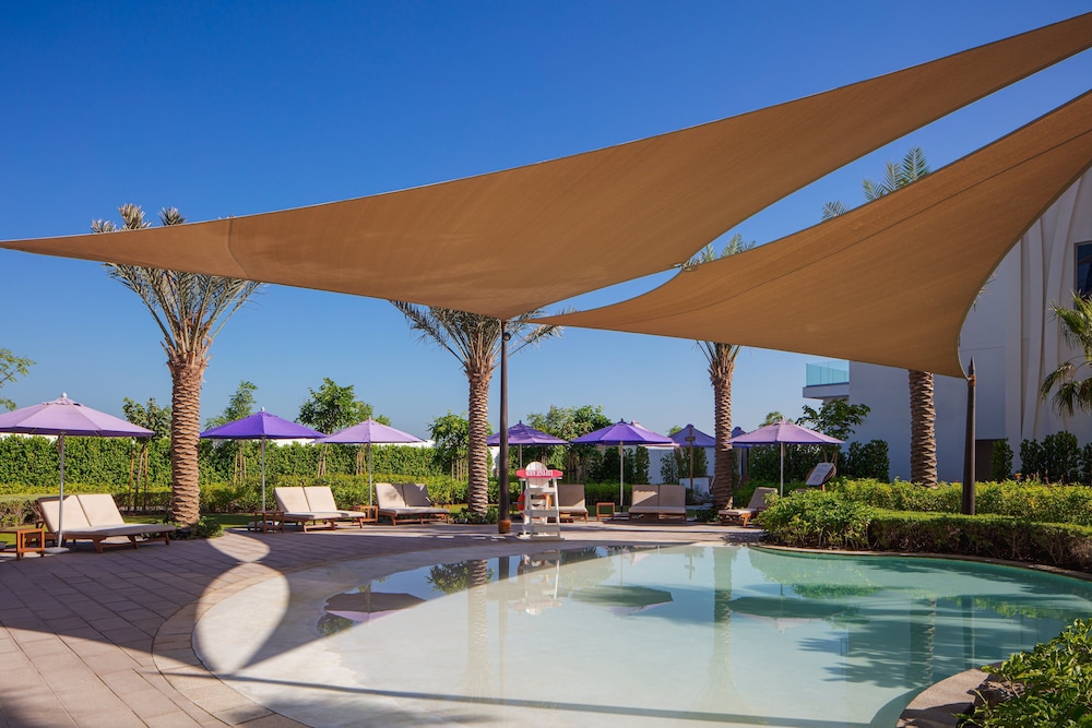 Centara Mirage Beach Resort Dubai — Swimming pool in Dubai