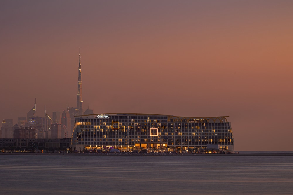Centara Mirage Beach Resort Dubai — Hotel building in Dubai