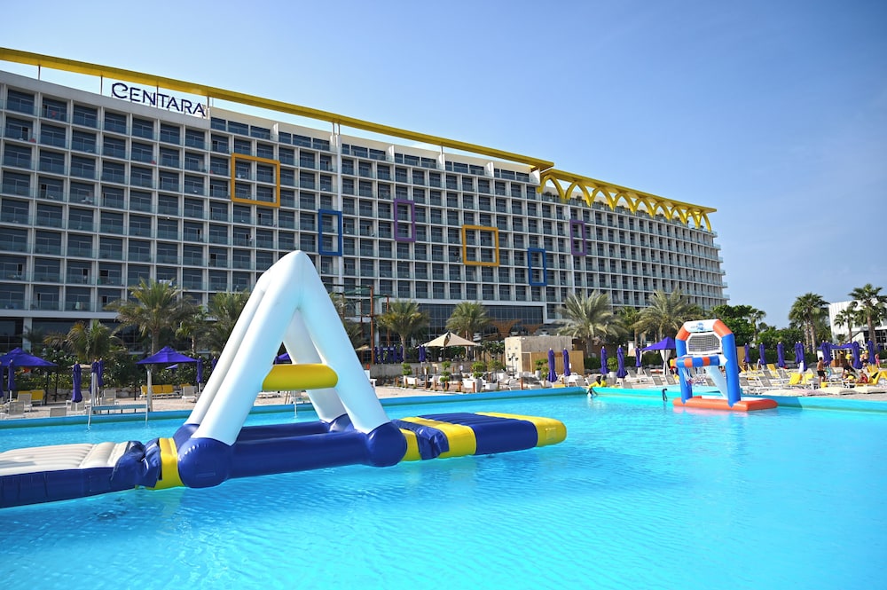 Centara Mirage Beach Resort Dubai — Hotel building in Dubai