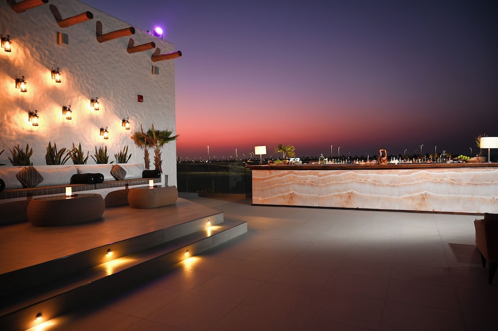 Centara Mirage Beach Resort Dubai — Restaurant & bars in Dubai