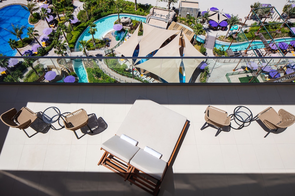 Centara Mirage Beach Resort Dubai — Swimming pool in Dubai