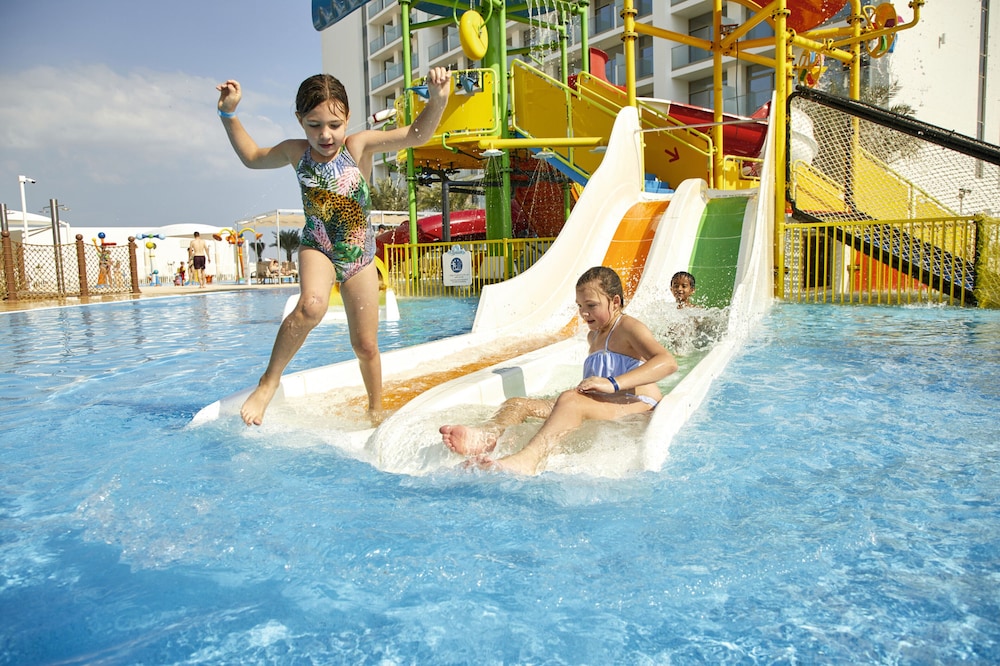 Hotel Riu Dubai Beach Resort - All Inclusive — Swimming pool in Dubai
