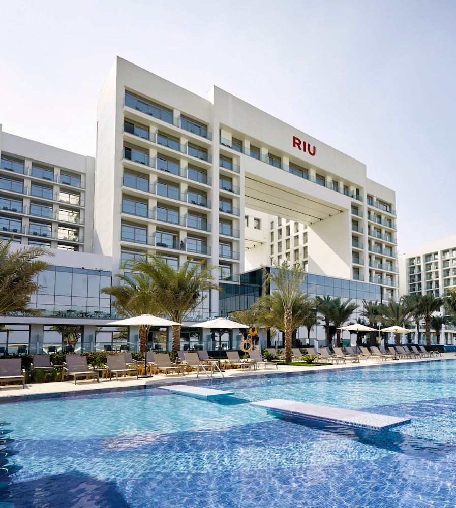 Hotel Riu Dubai Beach Resort - All Inclusive — Hotel building in Dubai