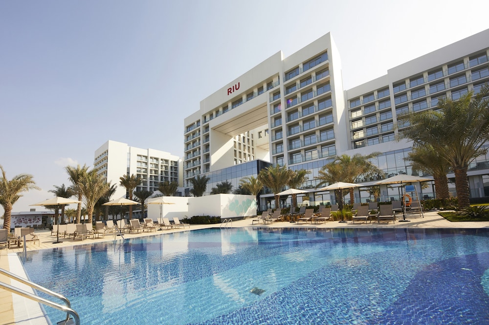Hotel Riu Dubai Beach Resort - All Inclusive — Hotel building in Dubai