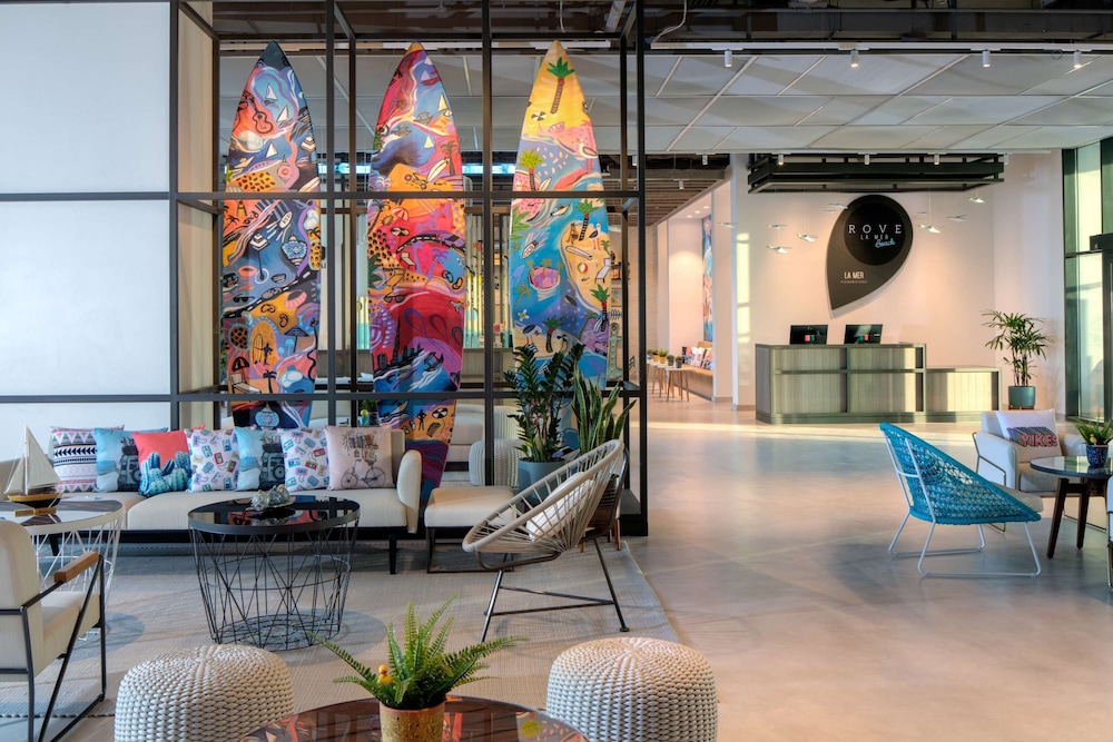Rove La Mer Beach — Hotel building in Dubai