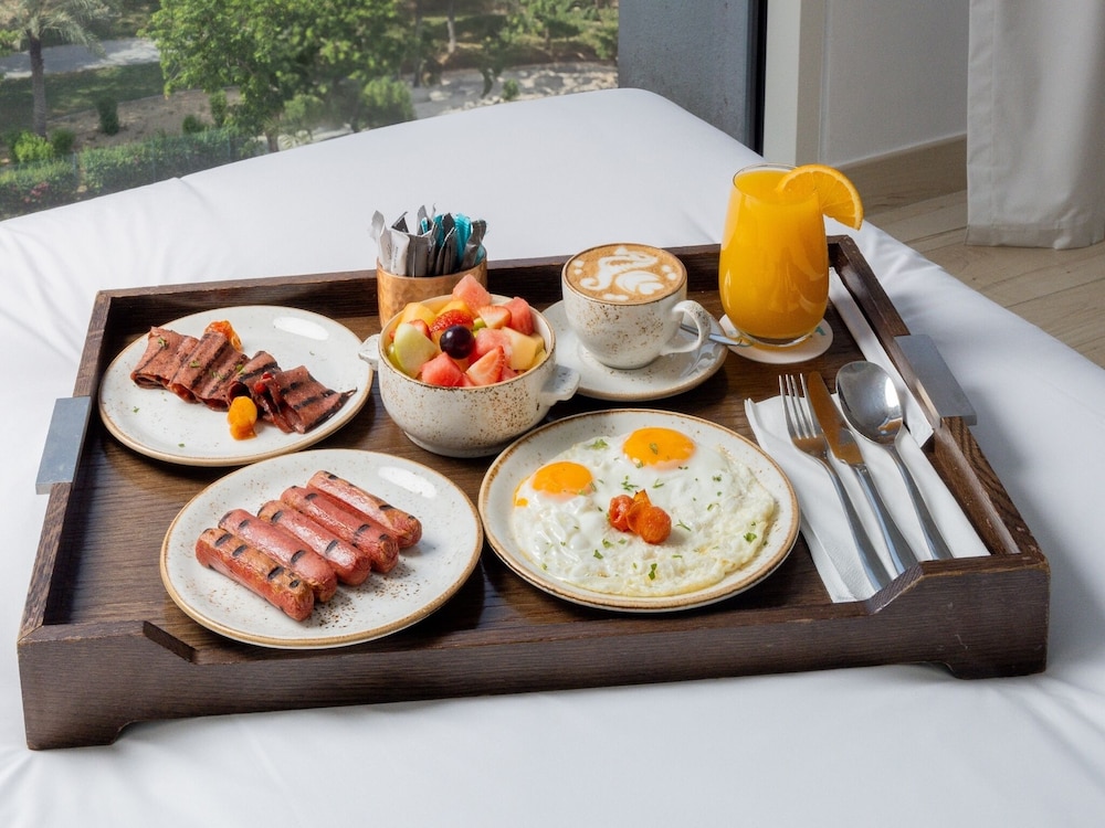 Ecos Dubai Hotel at Al Furjan — Hotel rooms in Dubai