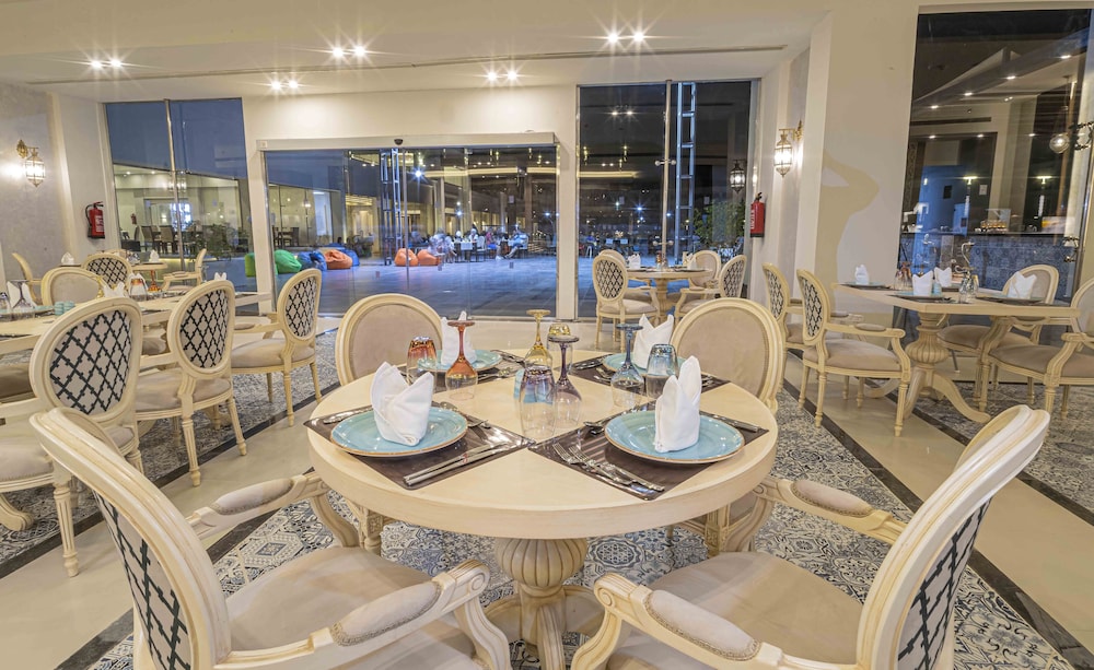Amarina Abu Soma Resort & Aquapark — Restaurant & bars in Safaga, Red Sea