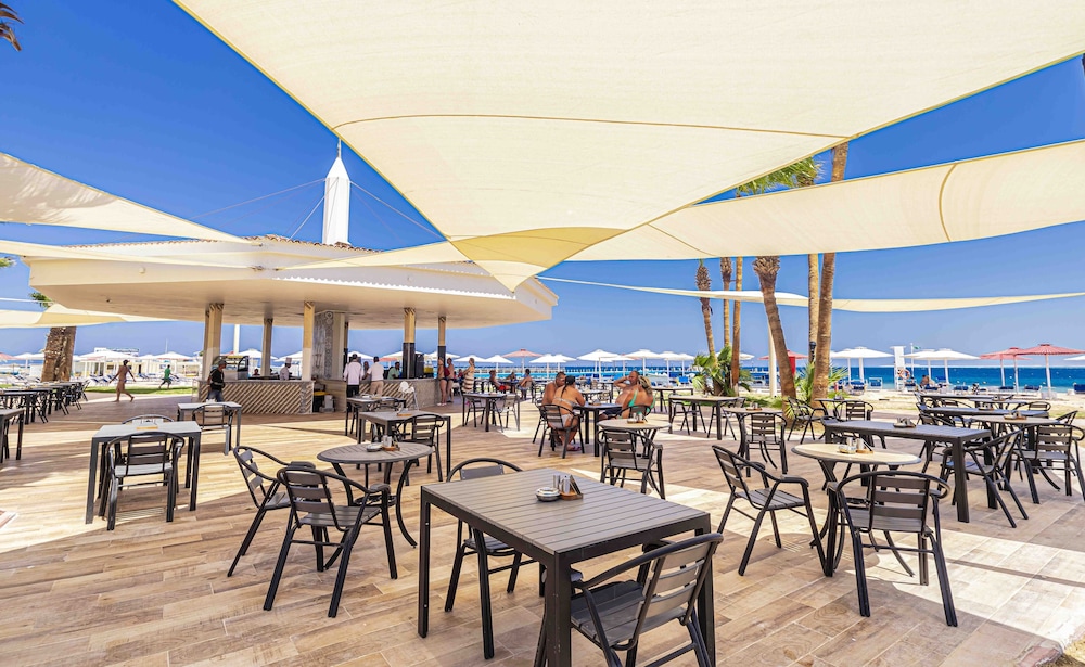 Amarina Abu Soma Resort & Aquapark — Restaurant & bars in Safaga, Red Sea