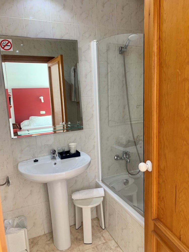 Hospedium Hotel Continental Mojácar — Hotel rooms in Mojacar, Andalusia
