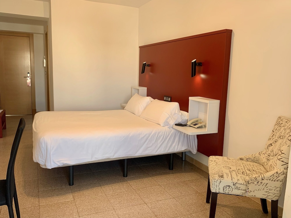 Hospedium Hotel Continental Mojácar — Hotel rooms in Mojacar, Andalusia