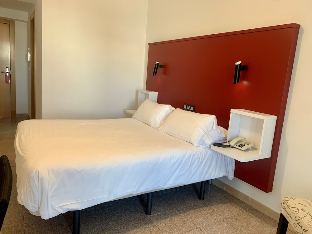 Hospedium Hotel Continental Mojácar — Hotel rooms in Mojacar, Andalusia