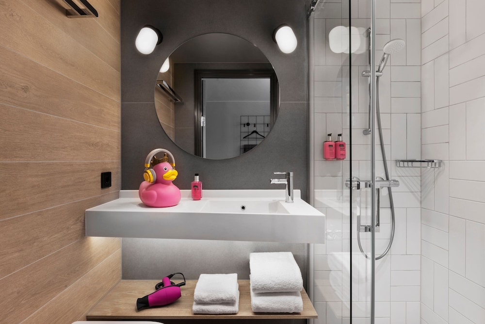 Moxy Bergen — Hotel rooms in Bergen, Hordaland